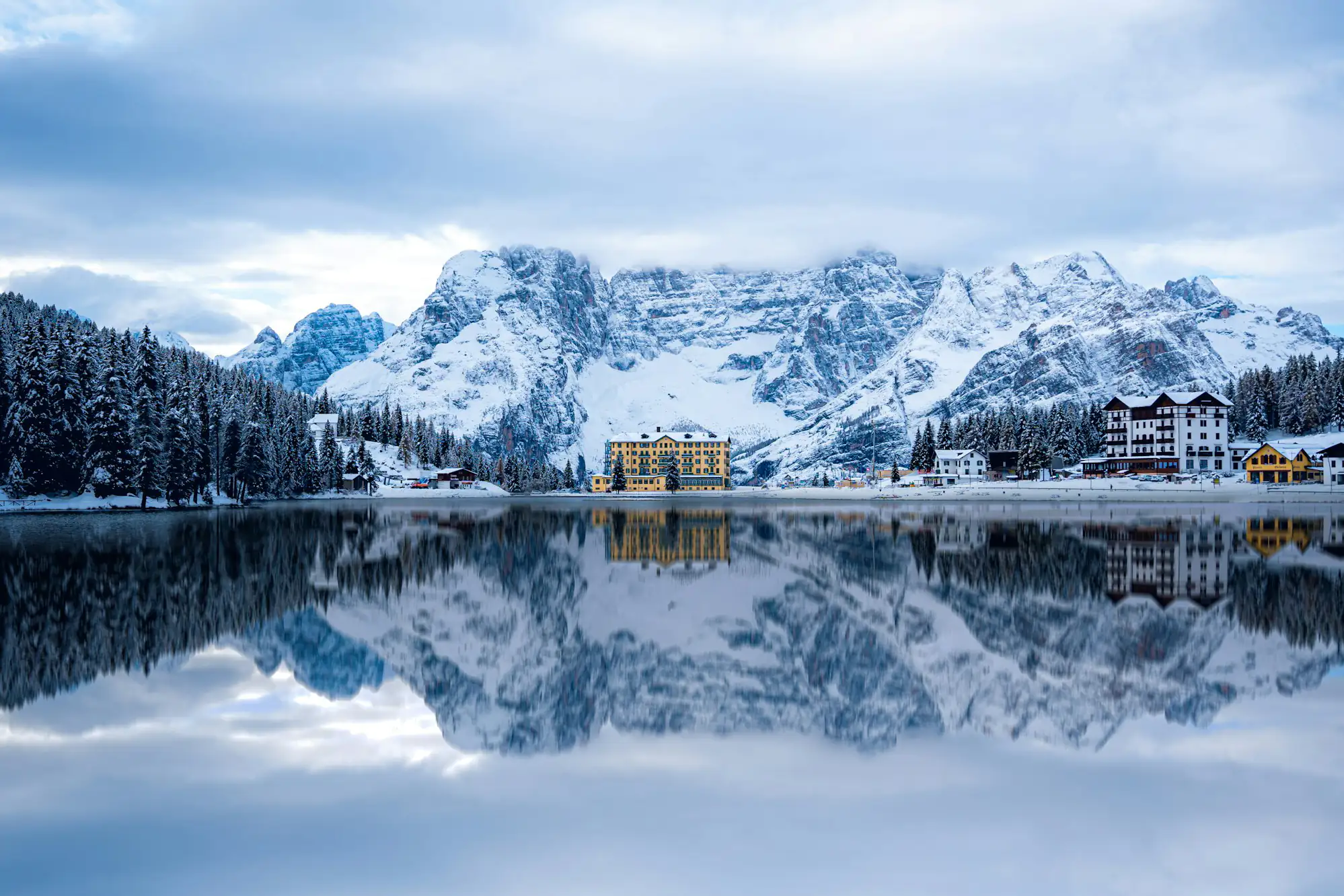 lago_di_misurina_pomeriggio_invernale_con_neve_non_ancora_coperto